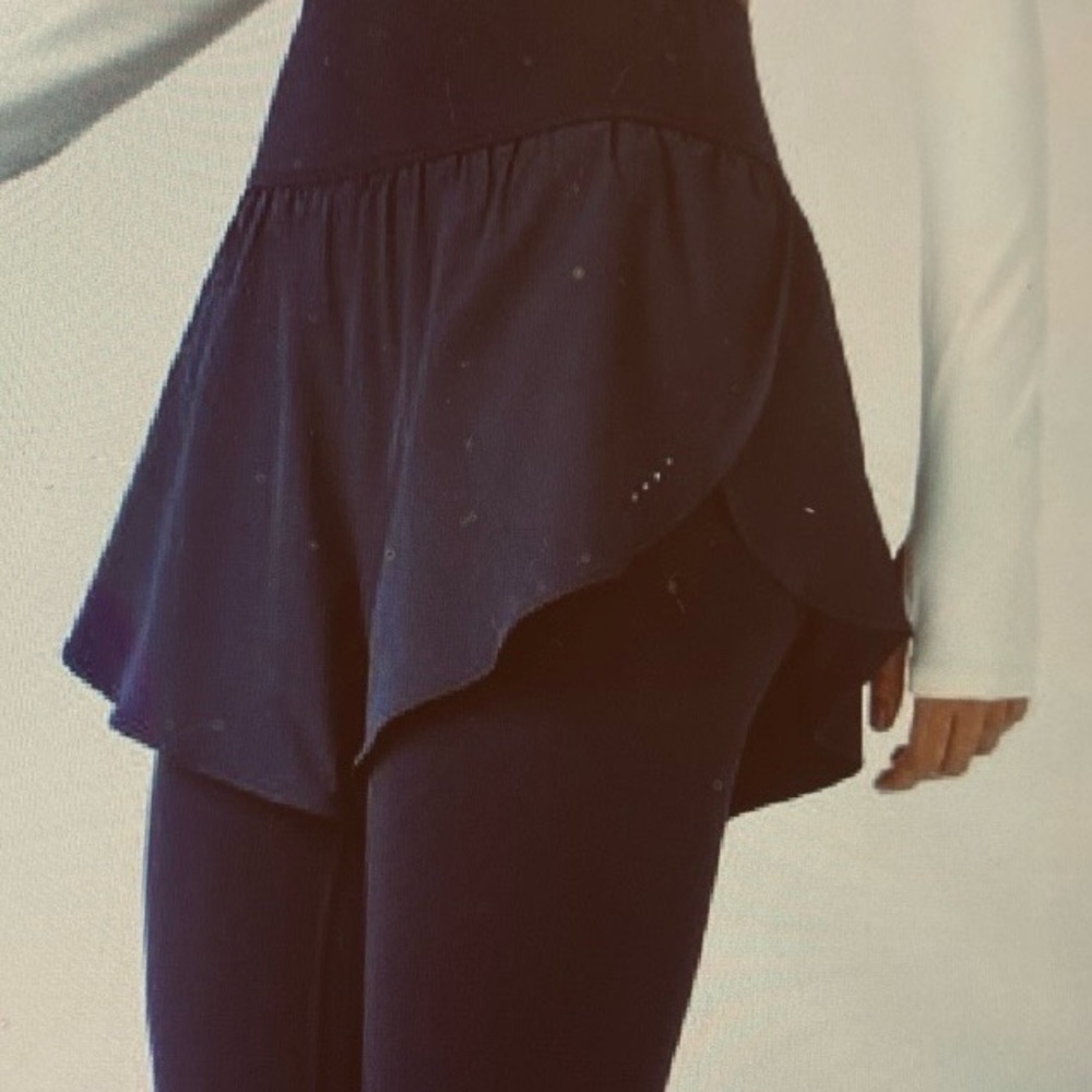 MEDIUM.  HALARA BREEZEFUL REFLECTIVE DOTS  2 IN 1  QUICK DRY TRAINING LEGGINGS - Picture 2 of 9